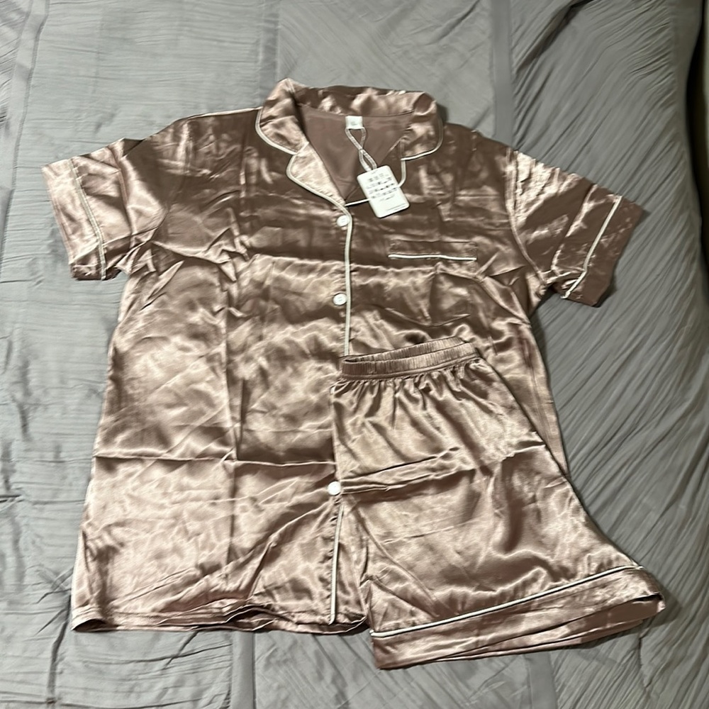 Brand New SWOMOG Rose Gold Silk PJ set with tags on